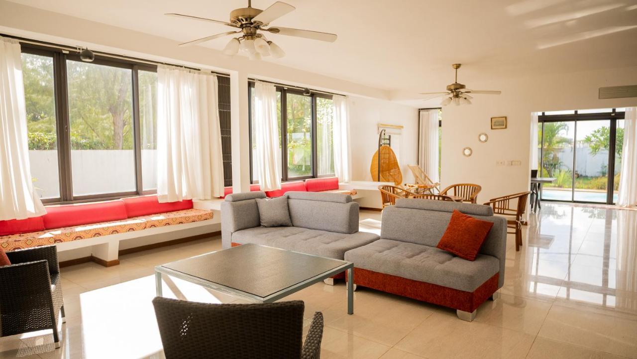Villa Angelou - Sunlit Beach Getaway With Pool And Wifi ベル・マール エクステリア 写真