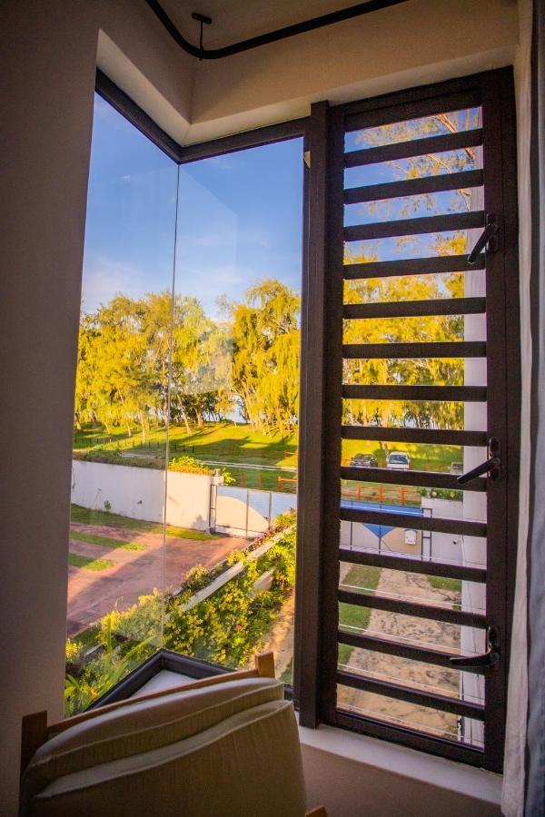 Villa Angelou - Sunlit Beach Getaway With Pool And Wifi ベル・マール エクステリア 写真